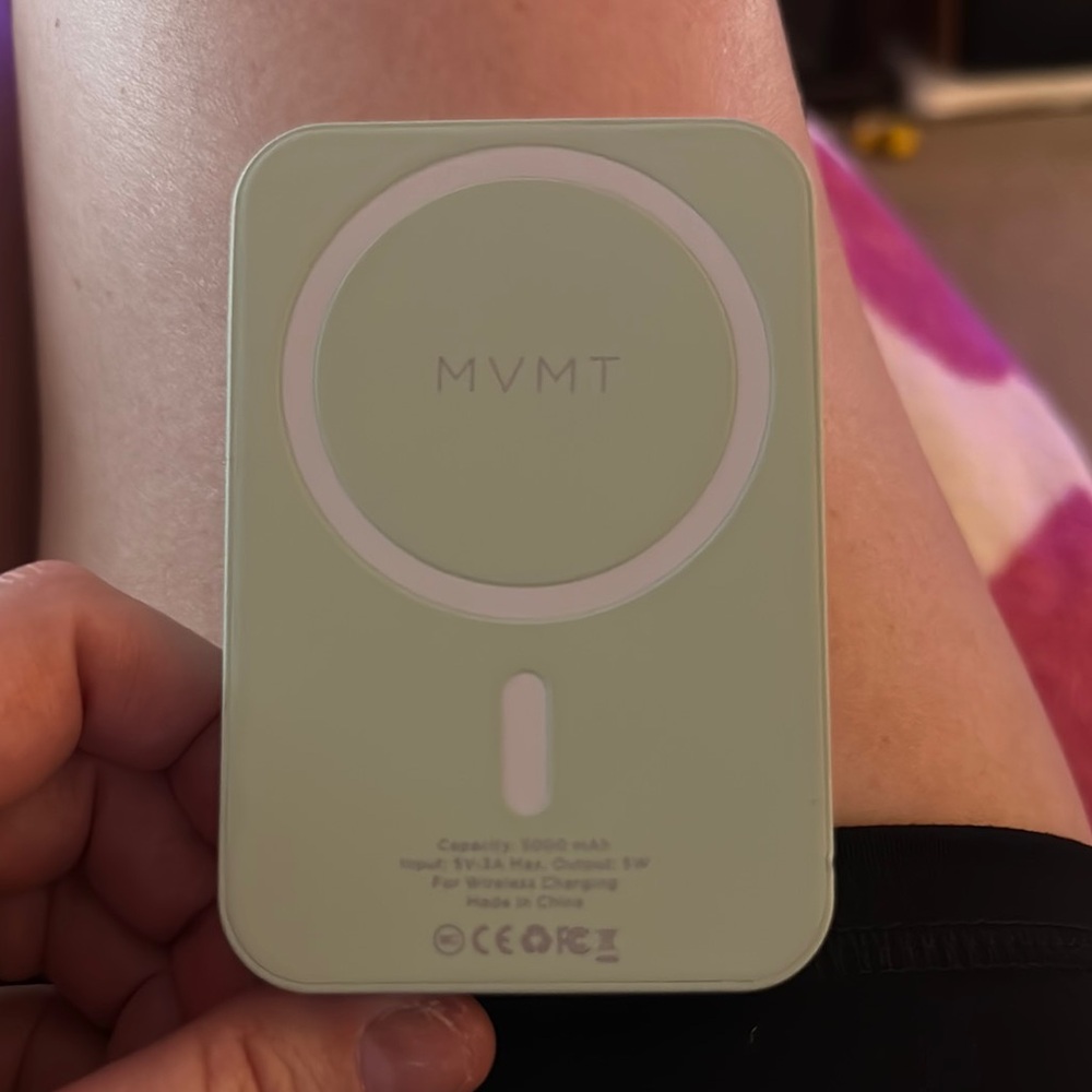 MVMT Green Wireless Charger with LED Indicator
